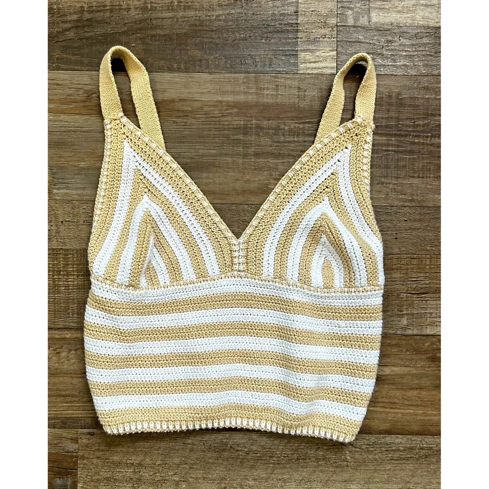 Willow & Wind Beige White Striped Crochet Knit Cropped Tank Top V-Neck M